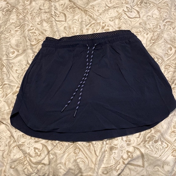 Athletica Crest skort size 6 color black with pockets it has shorts underneath - Picture 2 of 12